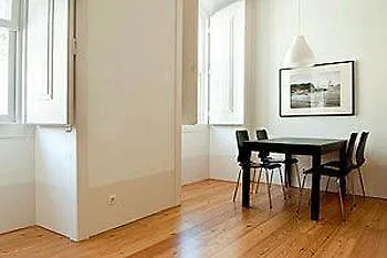 Freedom Serviced - Cais Do Sodre * Lisbon