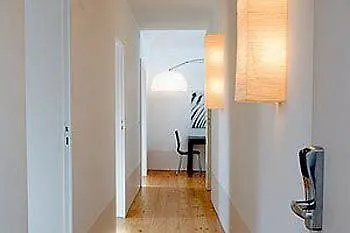 Freedom Serviced - Cais Do Sodre ליסבון