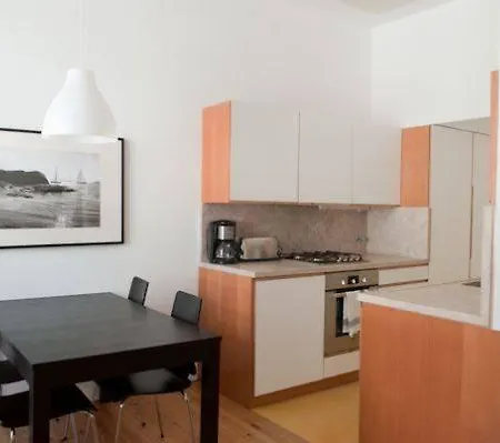 Freedom Serviced - Cais Do Sodre * ליסבון