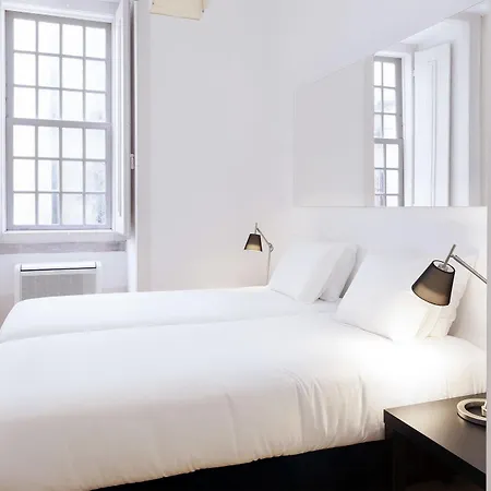 Freedom Serviced - Cais Do Sodre Lisbon