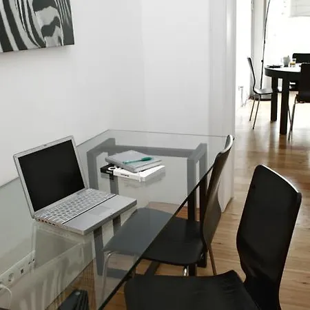 Freedom Serviced - Cais Do Sodre * ליסבון