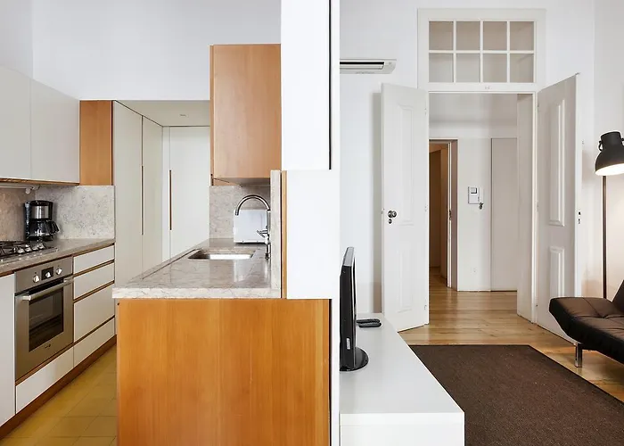 Freedom Serviced - Cais Do Sodre *