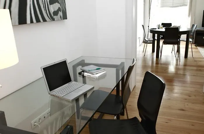 Freedom Serviced - Cais Do Sodre * Lisboa