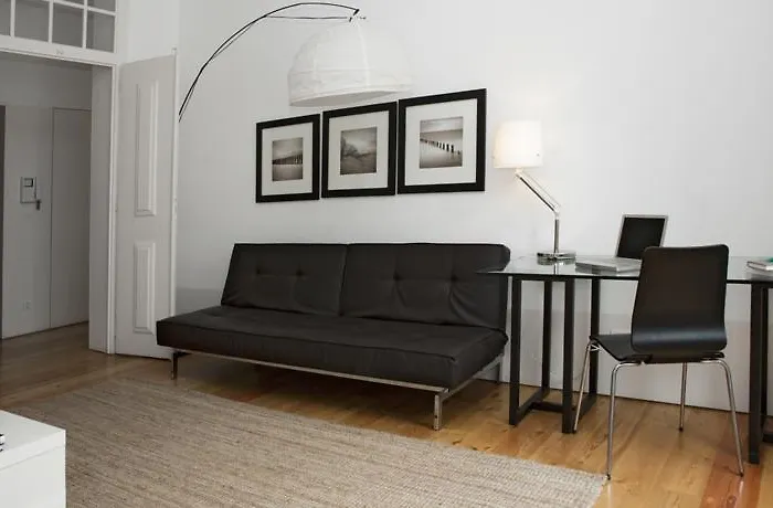 Freedom Serviced - Cais Do Sodre Lisboa