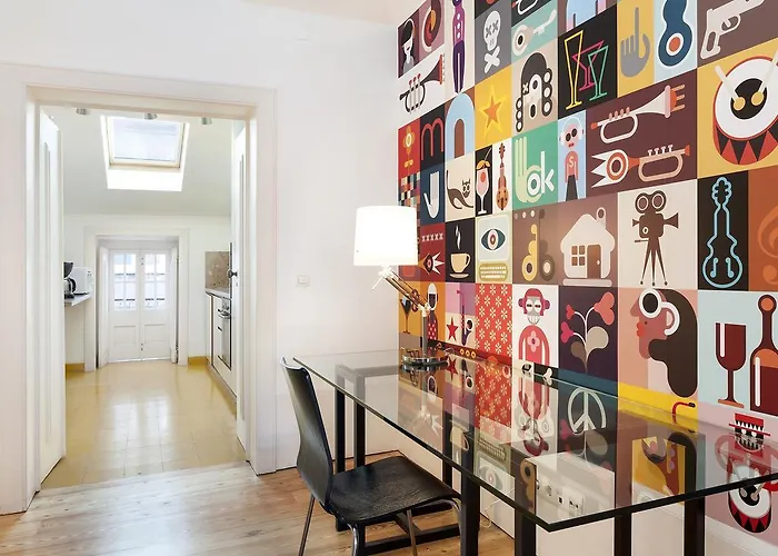 Freedom Serviced - Cais Do Sodre Lisboa