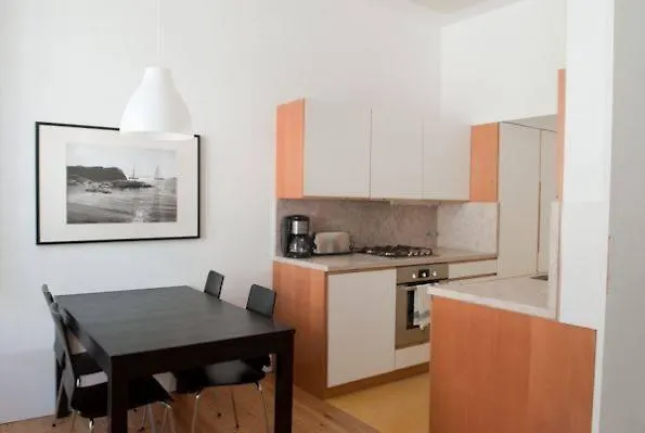 Freedom Serviced - Cais Do Sodre * Lisboa