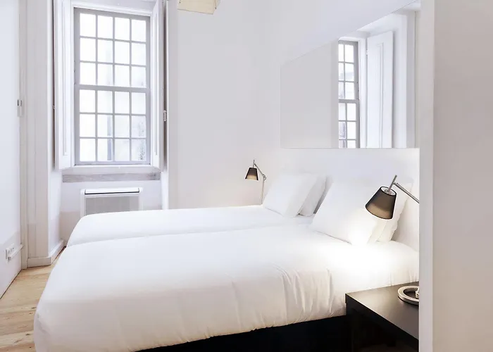 Freedom Serviced - Cais Do Sodre Lisboa