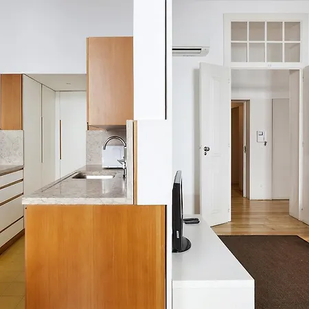 Freedom Serviced - Cais Do Sodre *